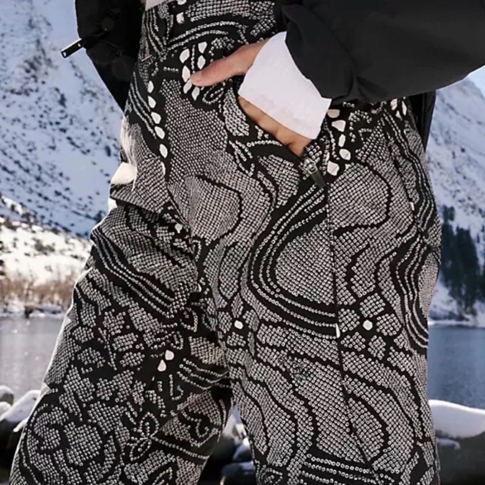 New Free People Movement Bunny Slope Printed Ski Pants In Midnight
Combo